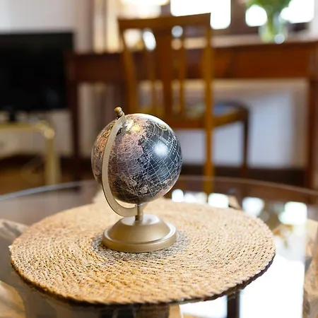 Buchhaus Vier - Mittelgeschoss Daire *